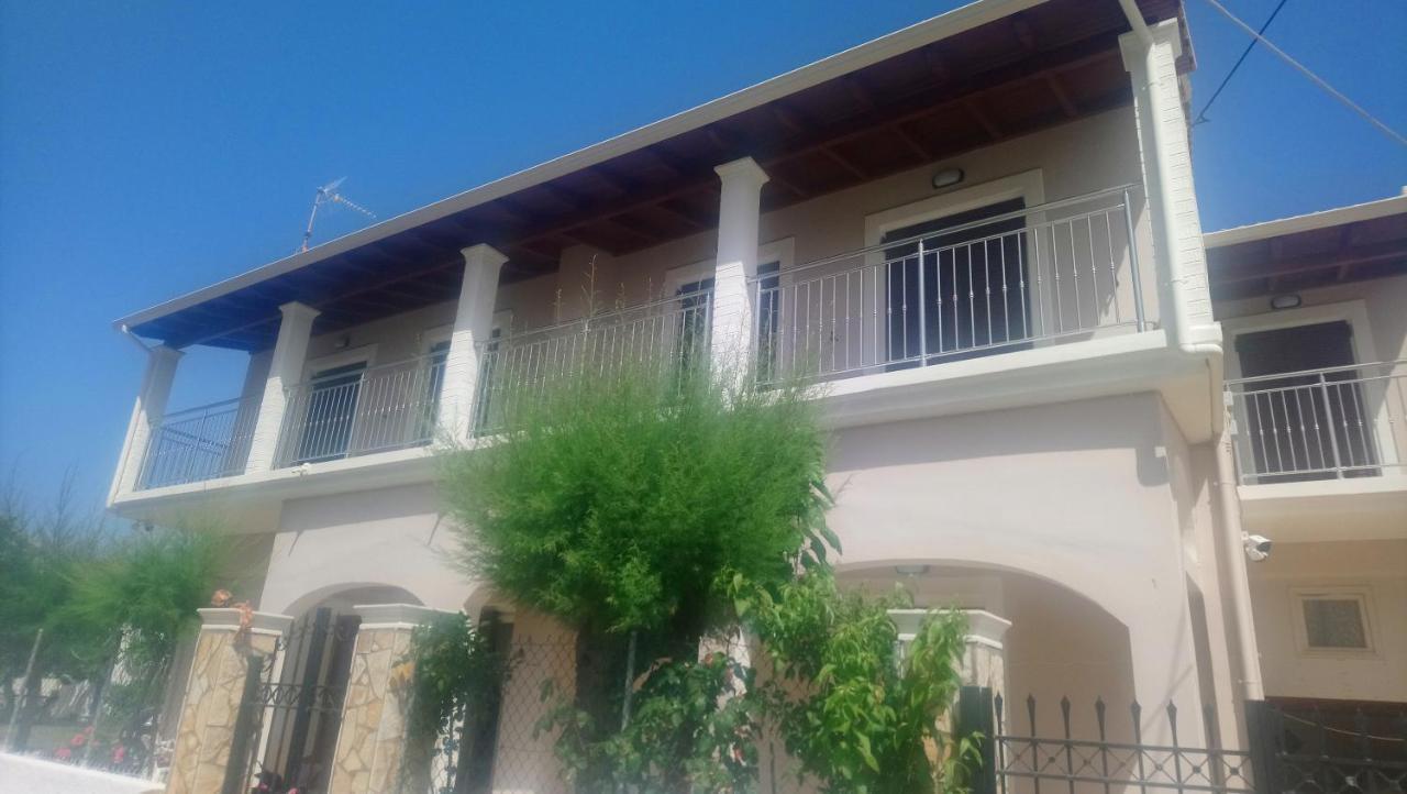 Mary'S Apartments Close To The Sea Agios Georgios  Eksteriør billede